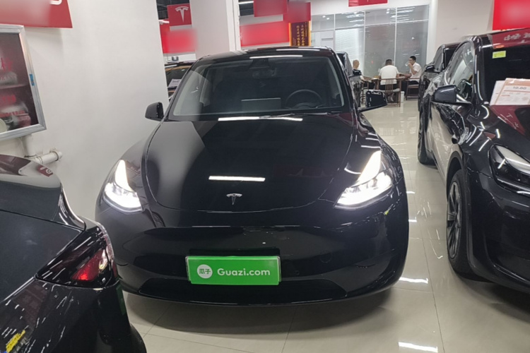 Tesla Model Y 2023 #3 Tesla Model Y 2023 car image #3