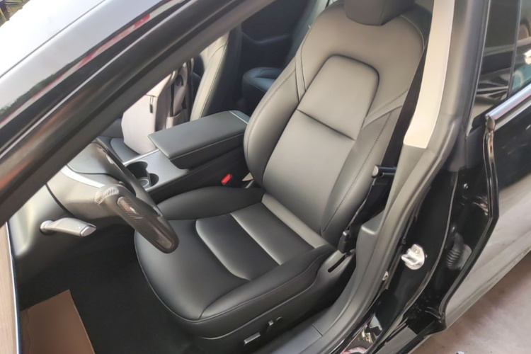 Tesla Model 3 2023 car image #19