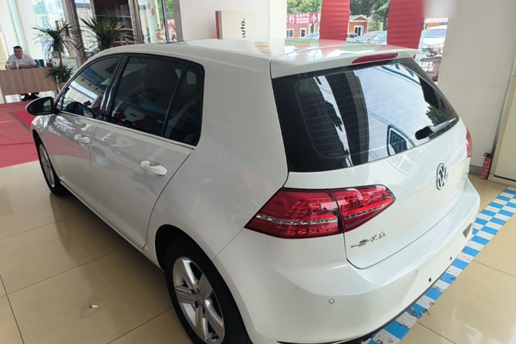 Volkswagen Golf 2017 car image #5
