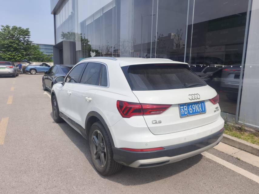 Audi Q3 2021 car image #7