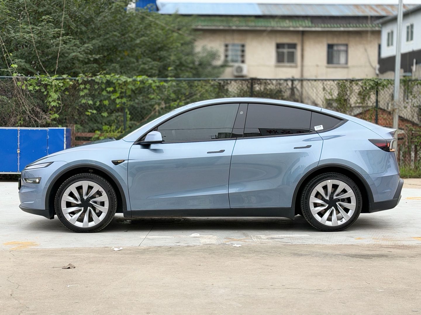 Tesla Model Y 2025 #7 Tesla Model Y 2025 car image #7