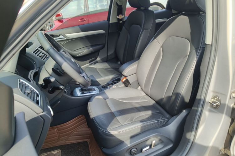 Audi Q3 2019 car image #15