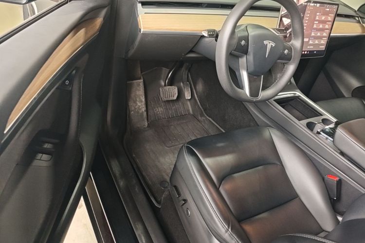 Tesla Model Y 2022 #16 Tesla Model Y 2022 car image #16