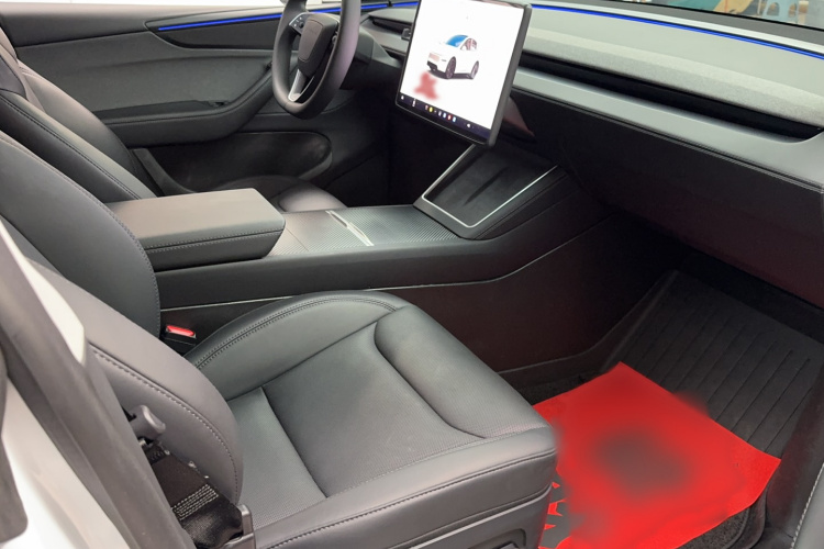 Tesla Model Y 2025 car image #21