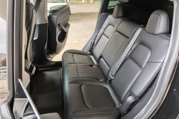 Tesla Model Y 2022 immagine di auto #11