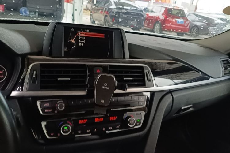 BMW 3 Series 2017 car image #13