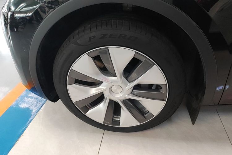 Tesla Model Y 2022 car image #9