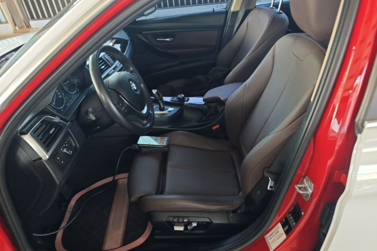 BMW 3 Series 2018 car image #15