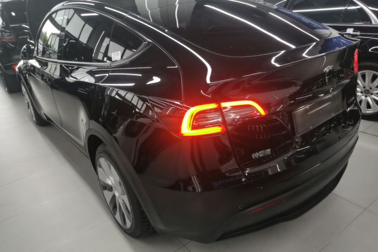 Tesla Model Y 2021 #5 Tesla Model Y 2021 car image #5