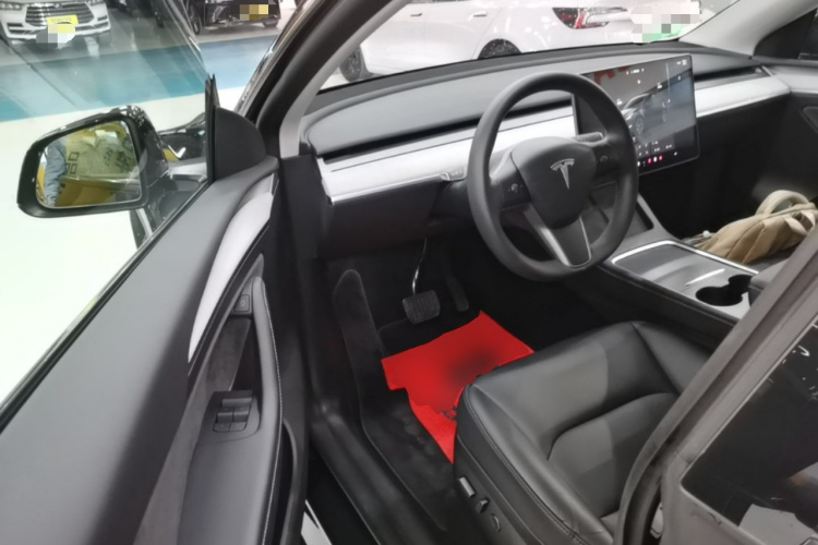 Tesla Model Y 2024 #16 Tesla Model Y 2024 car image #16