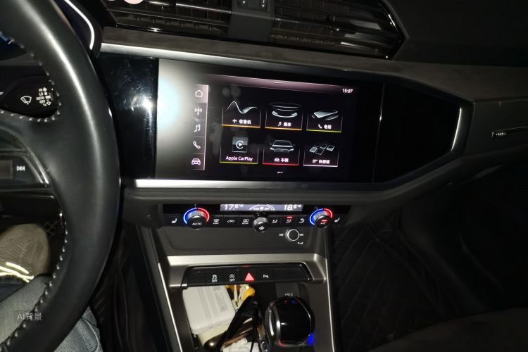 Audi Q3 2020 car image #15