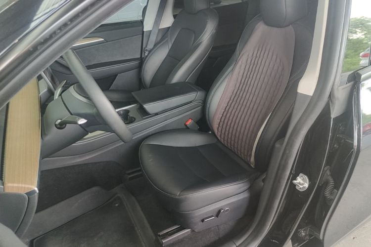 Tesla Model Y 2023 #15 Tesla Model Y 2023 car image #15