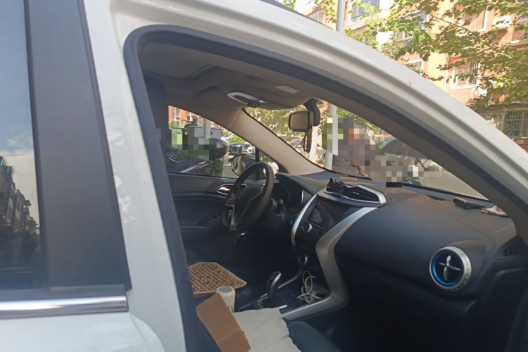 BYD Yuan New Energy 2019 immagine di auto #23