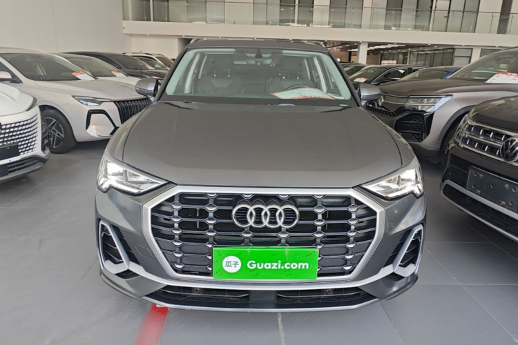 Audi Q3 2022 car image #3