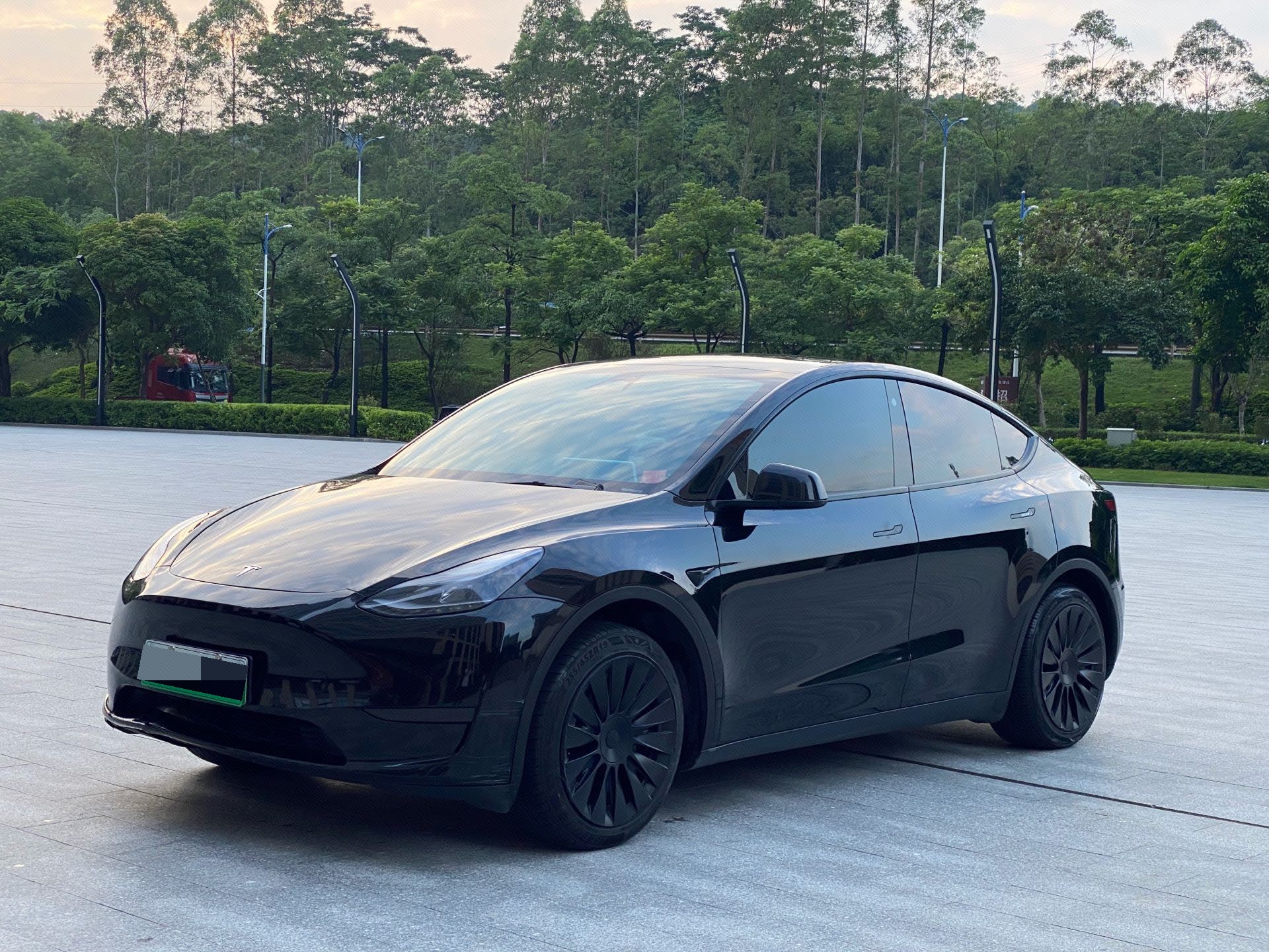 Tesla Model Y 2024 Tesla Model Y 2024 car image