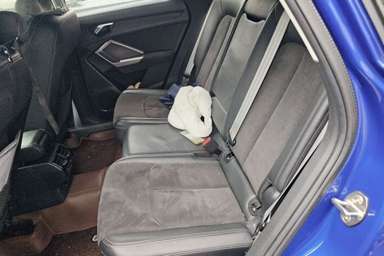 Audi Q3 2020 car image #10