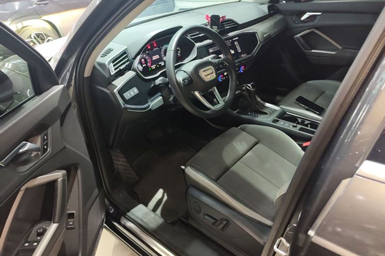 Audi Q3 2023 car image #16