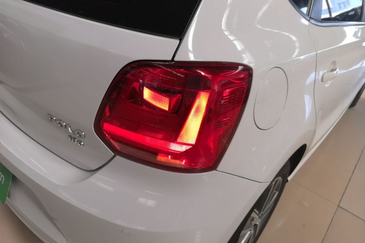 Volkswagen Polo 2017 car image #8