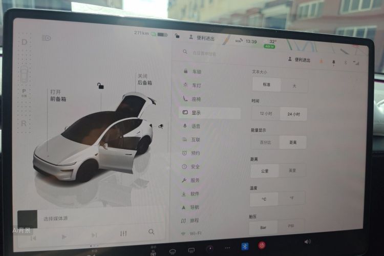 Tesla Model Y 2025 #13 Tesla Model Y 2025 car image #13