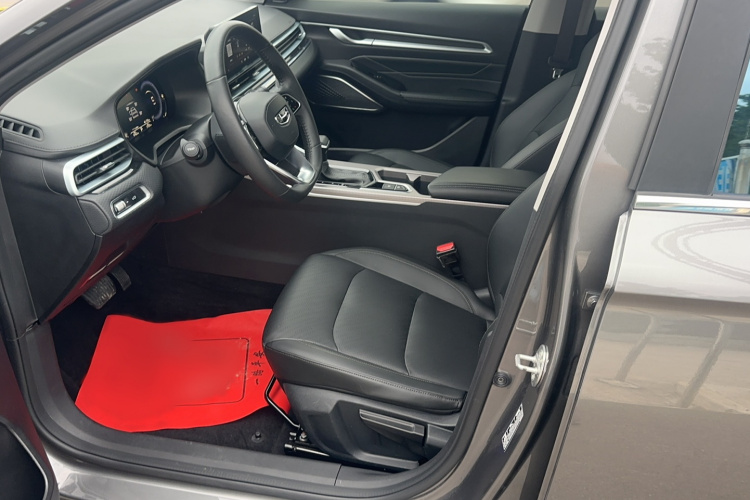 GEELY Emgrand 2021 car image #10