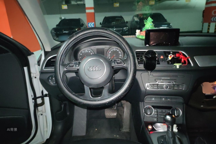 Audi Q3 2017 car image #13
