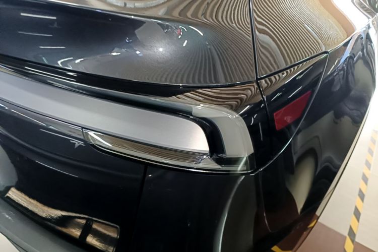 Tesla Model Y 2025 #8 Tesla Model Y 2025 car image #8