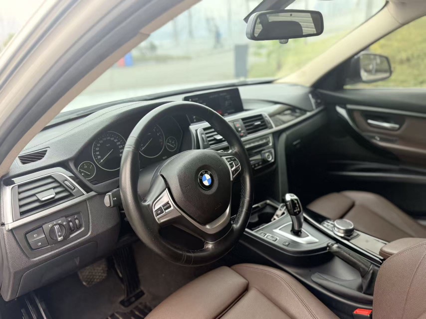 BMW 3 Series 2019 car image #4