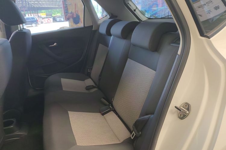 Volkswagen Polo 2019 car image #17