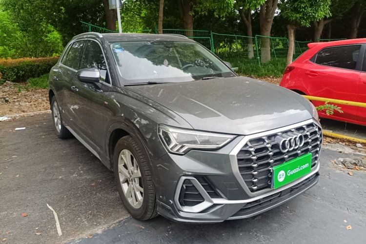 Audi Q3 2019 car image #4