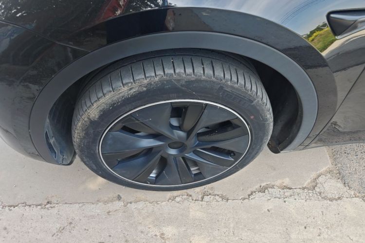 Tesla Model Y 2022 car image #9