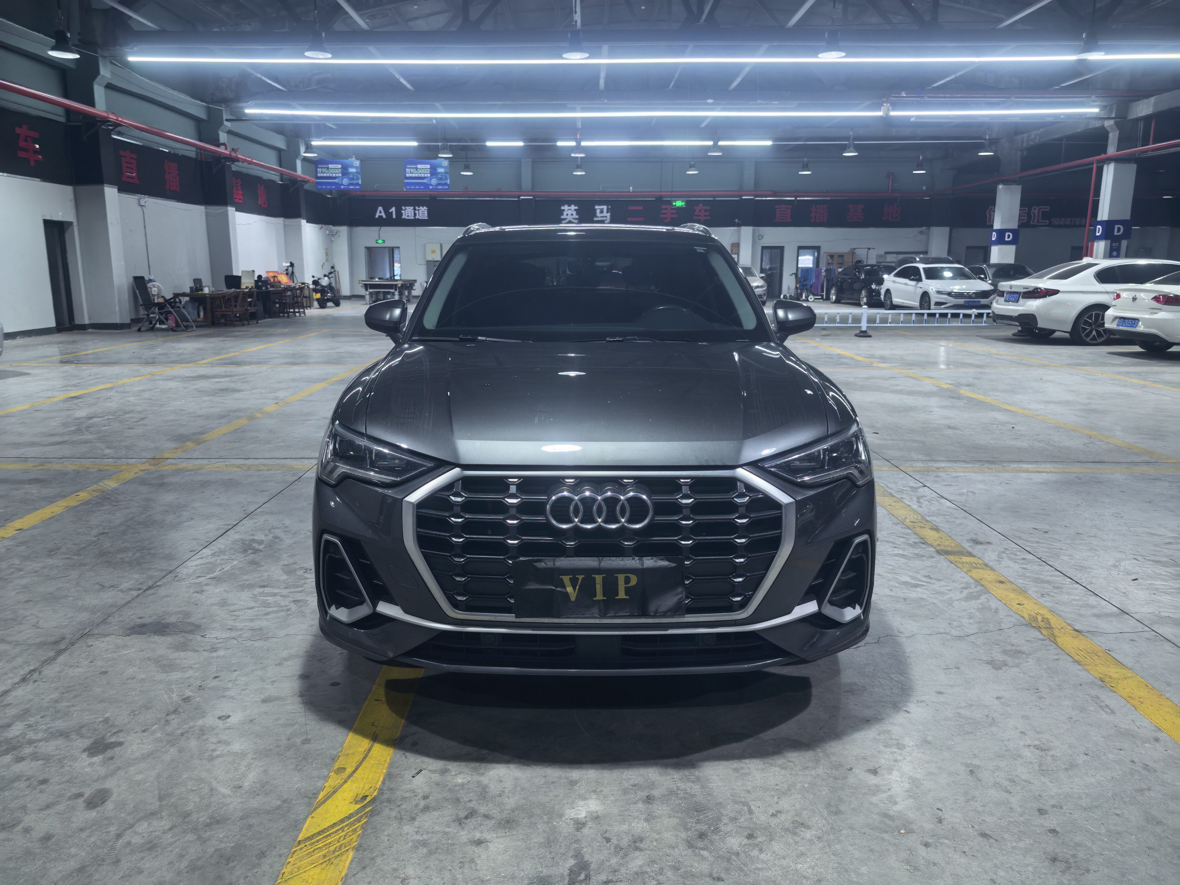 Audi Q3 2022 car image 