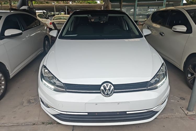 Volkswagen Golf 2018 car image #3