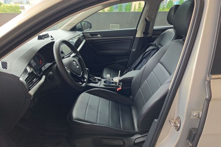 Volkswagen Lavida 2019 car image #17