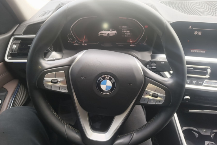 BMW 3 Series 2019 #15 BMW 3 Series 2019 car image #15