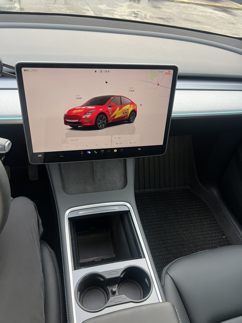 Tesla Model Y 2024 #6 Tesla Model Y 2024 car image #6