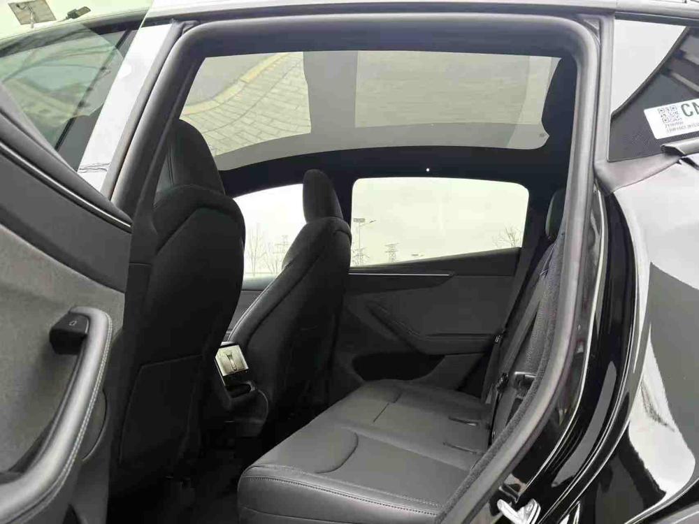 Tesla Model Y 2026 car image #9