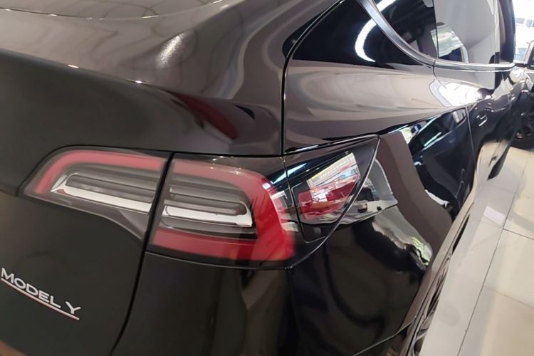 Tesla Model Y 2023 #6 Tesla Model Y 2023 car image #6