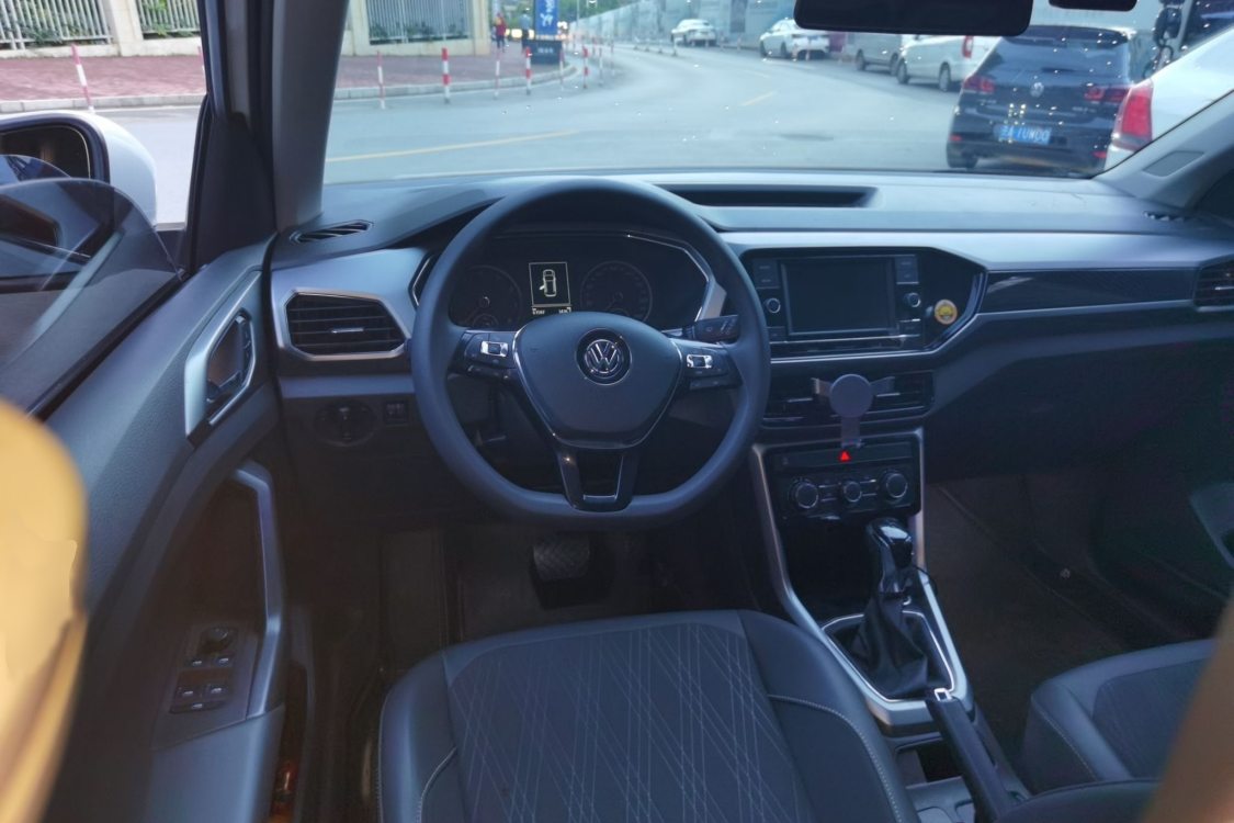 Volkswagen T-Cross 2019 #6 Volkswagen T-Cross 2019 car image #6