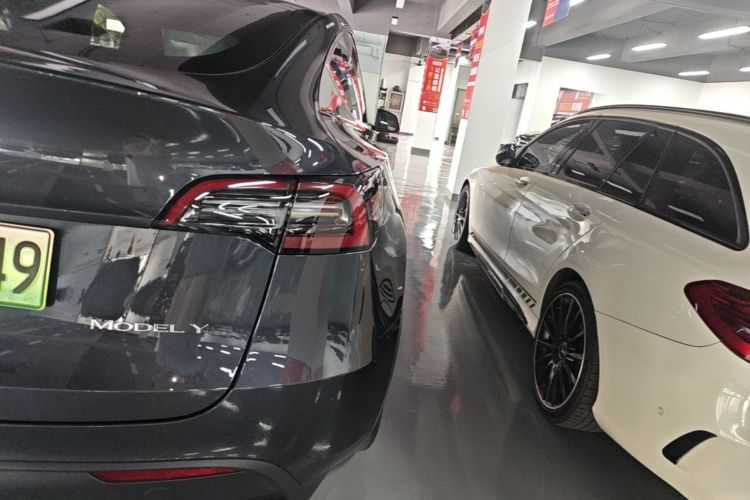Tesla Model Y 2024 car image #8