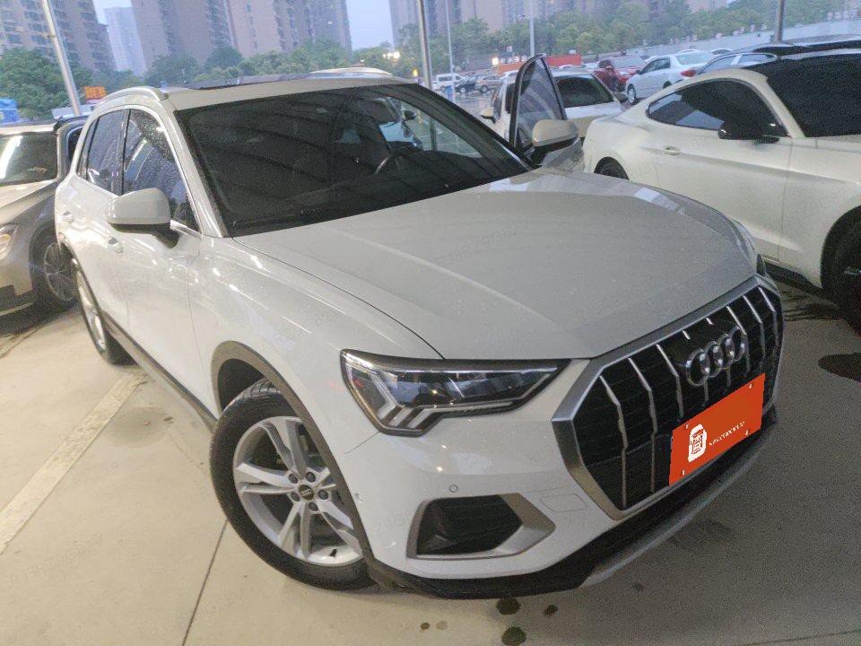 Audi Q3 2022 car image #4