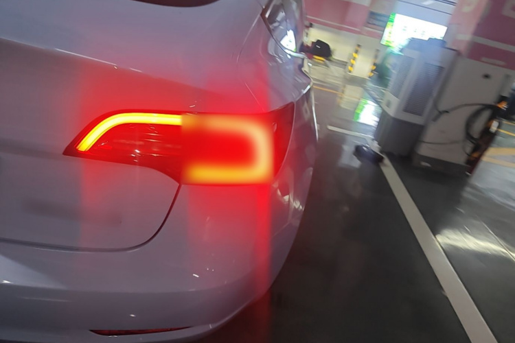 Tesla Model 3 2022 car image #8
