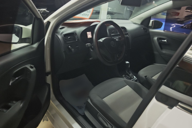 Volkswagen Polo 2019 car image #16