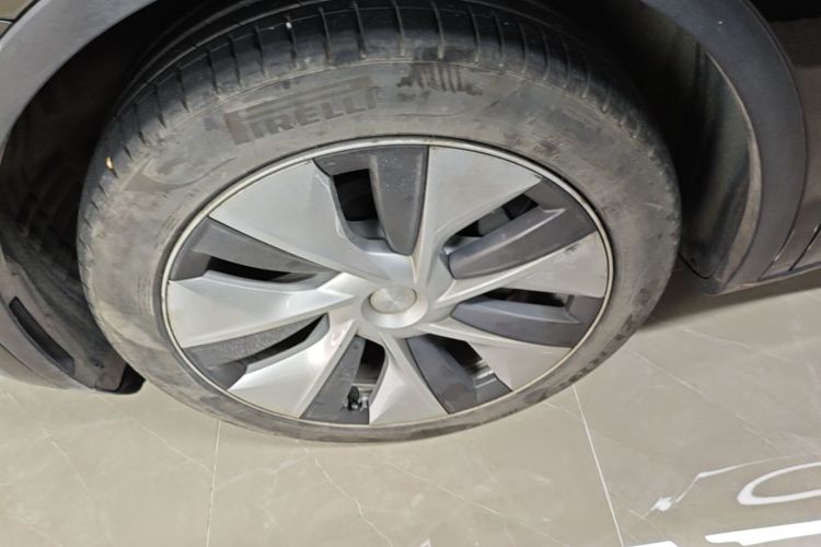 Tesla Model Y 2022 car image #9