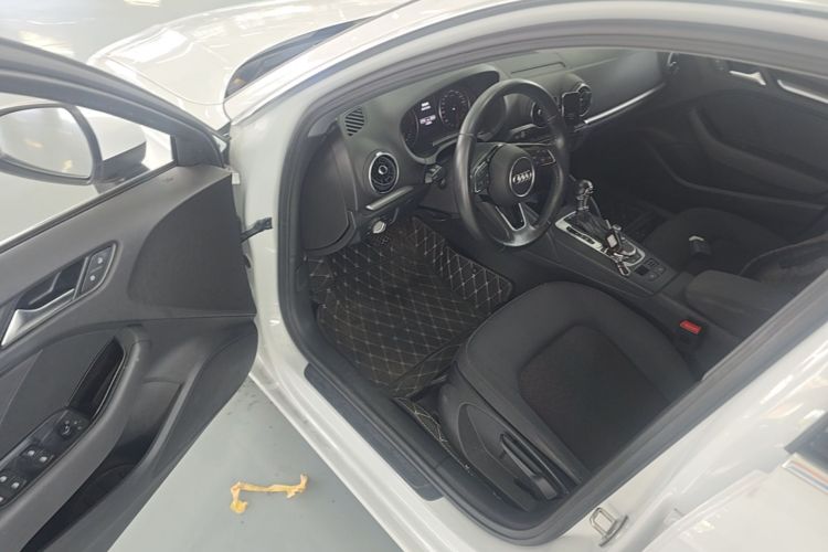 Audi A3 2018 car image #16