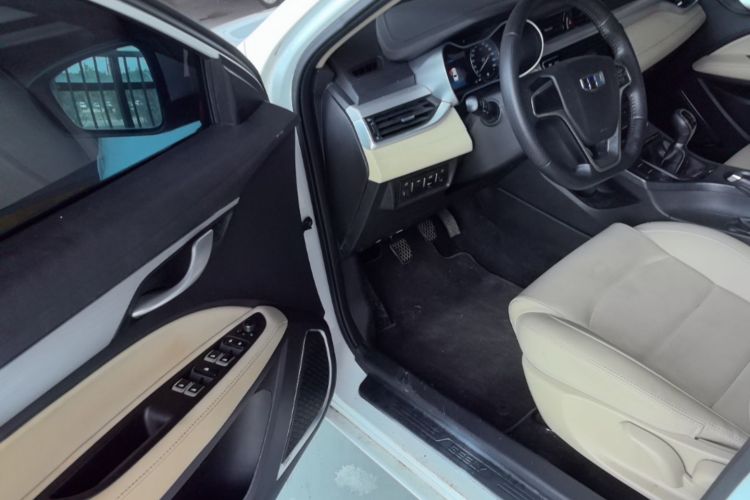 GEELY Emgrand 2018 car image #16