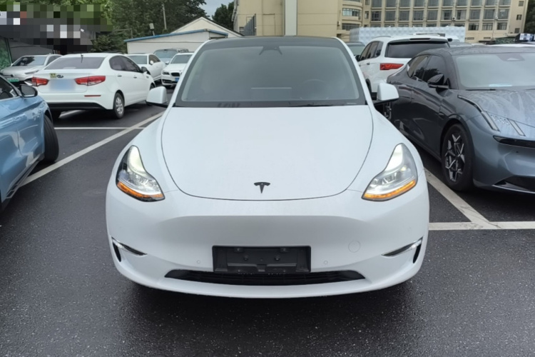 Tesla Model Y 2024 #3 Tesla Model Y 2024 car image #3