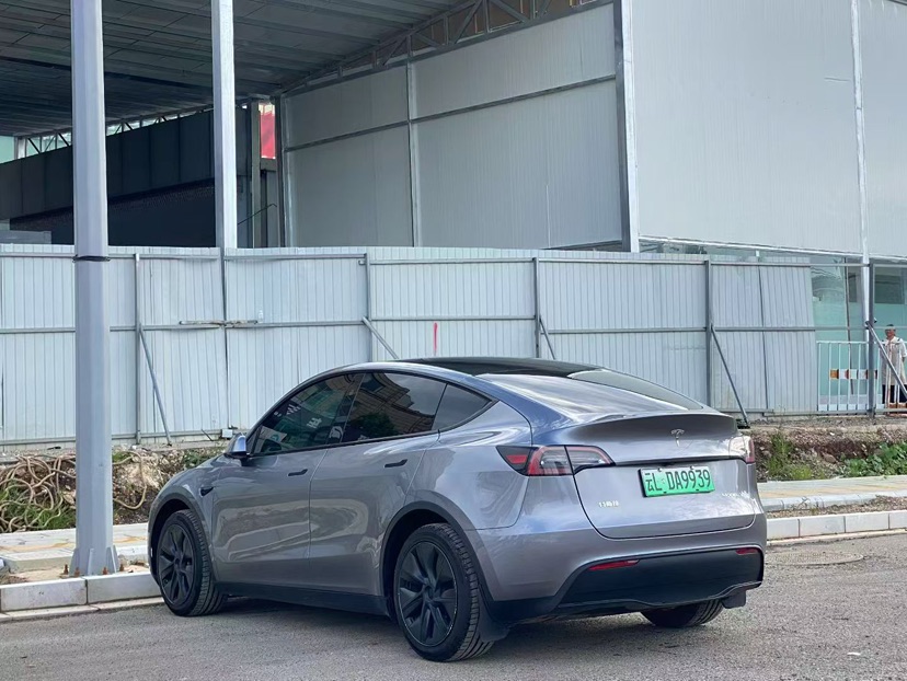 Tesla Model Y 2024 #8 Tesla Model Y 2024 car image #8