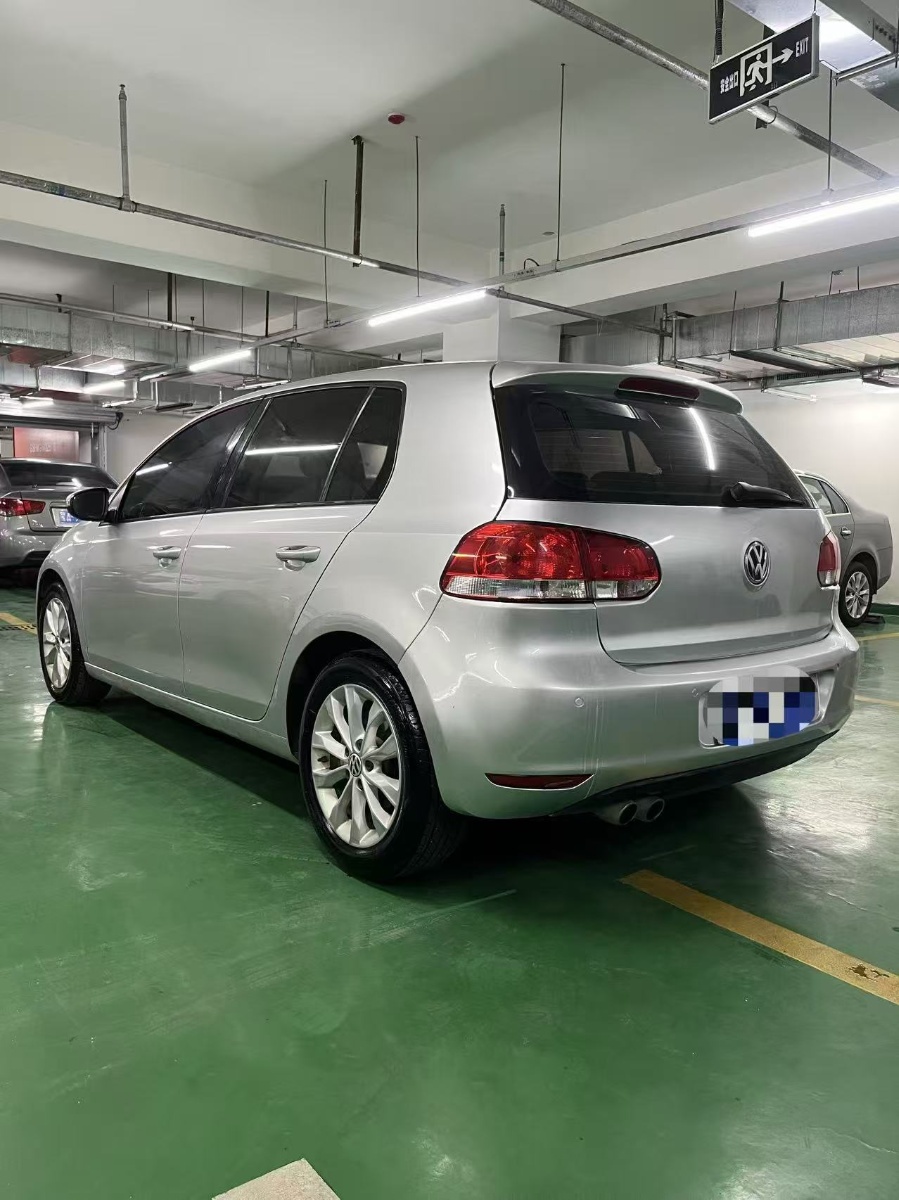Volkswagen Golf 2012 car image #7