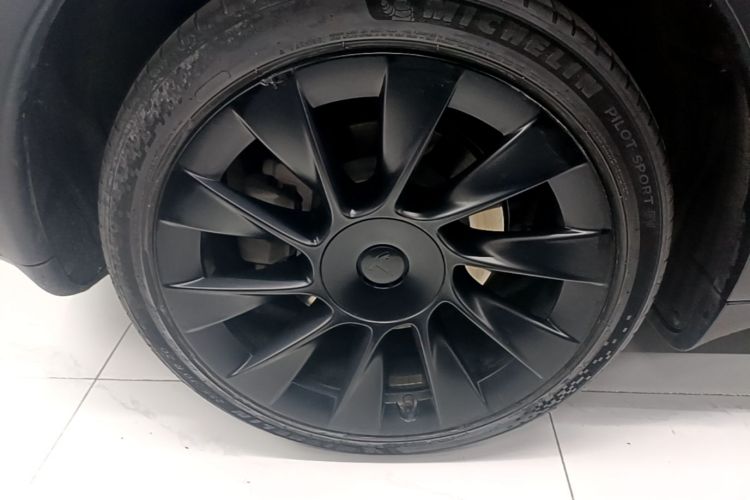 Tesla Model Y 2022 image de voiture #10