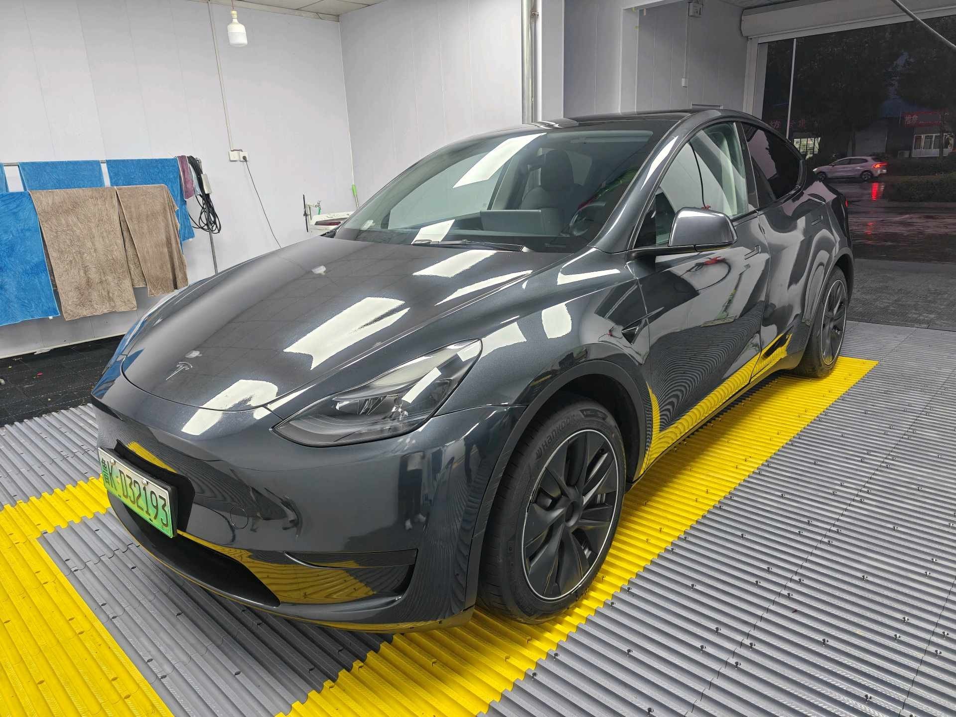 Tesla Model Y 2024 car image 
